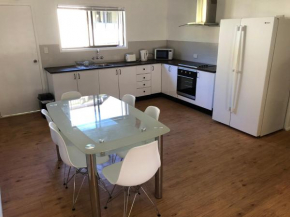 Airlie Getaway Unit 1